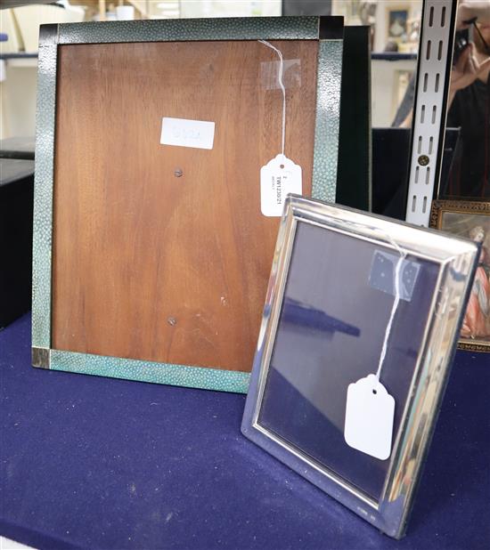 A Carrs of Sheffield modern silver photograph frame and an Aspreys 1930s shagreen-covered easel photograph frame